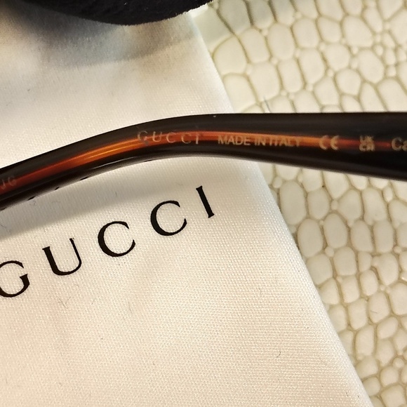 Gucci GG0980S Sunglasses in a hard to fine Blackish Brown Tortoise Shell Color - Picture 12 of 13